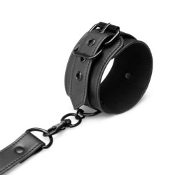 Hogtie com algemas de mão e tornozelo