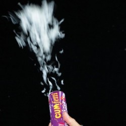 Lansator de confetti în formă de spermă Cumfetti