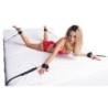 Menottes de cuir pour lit