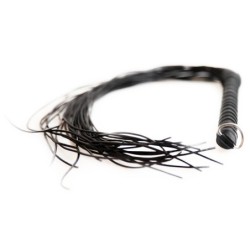 Chicote de couro com cordas