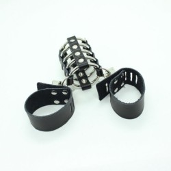 Gabbia per pene con anelli metallici e cinghie in pelle