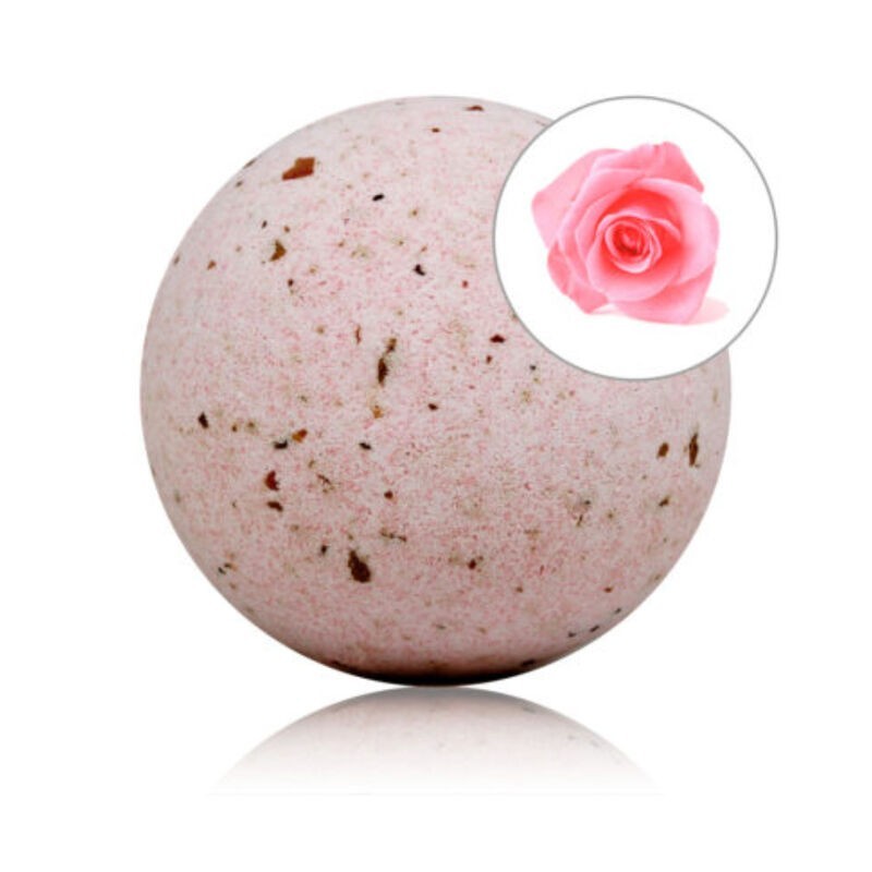 Badebombe mit Rosenaroma und Rosenblättern