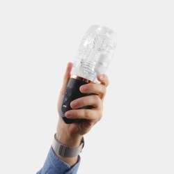 Quasar Wiederaufladbarer Masturbator mit Crushious Saugfunktion