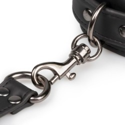 Hogtie com algemas de mão e tornozelo